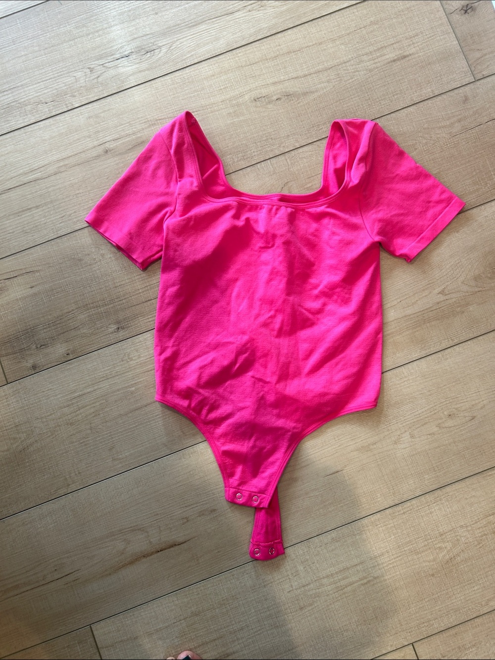 Women Hot Pink Short-Sleeve One-Piece Bodysuit s/m